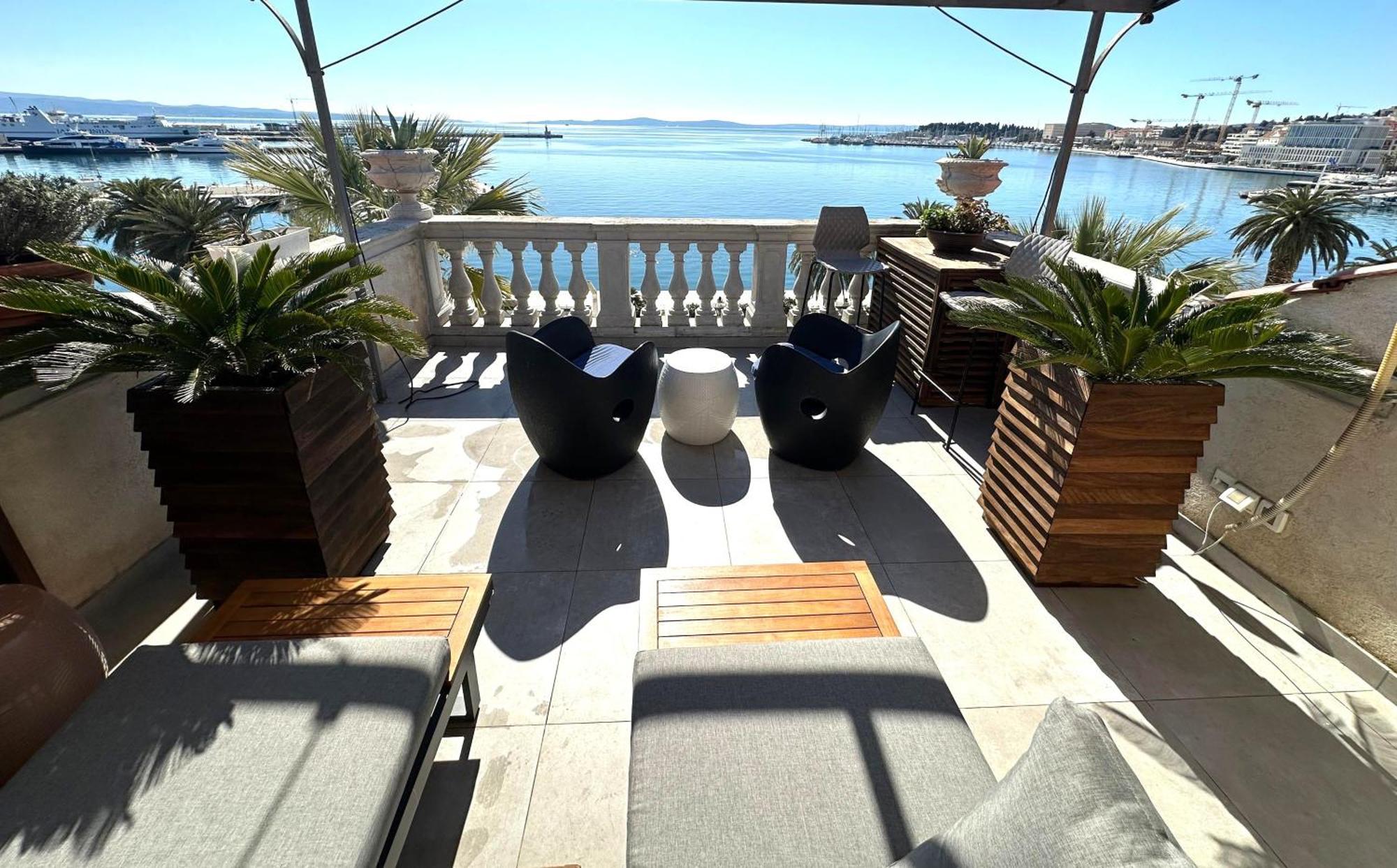 Riva Luxury Suites Split Exterior photo